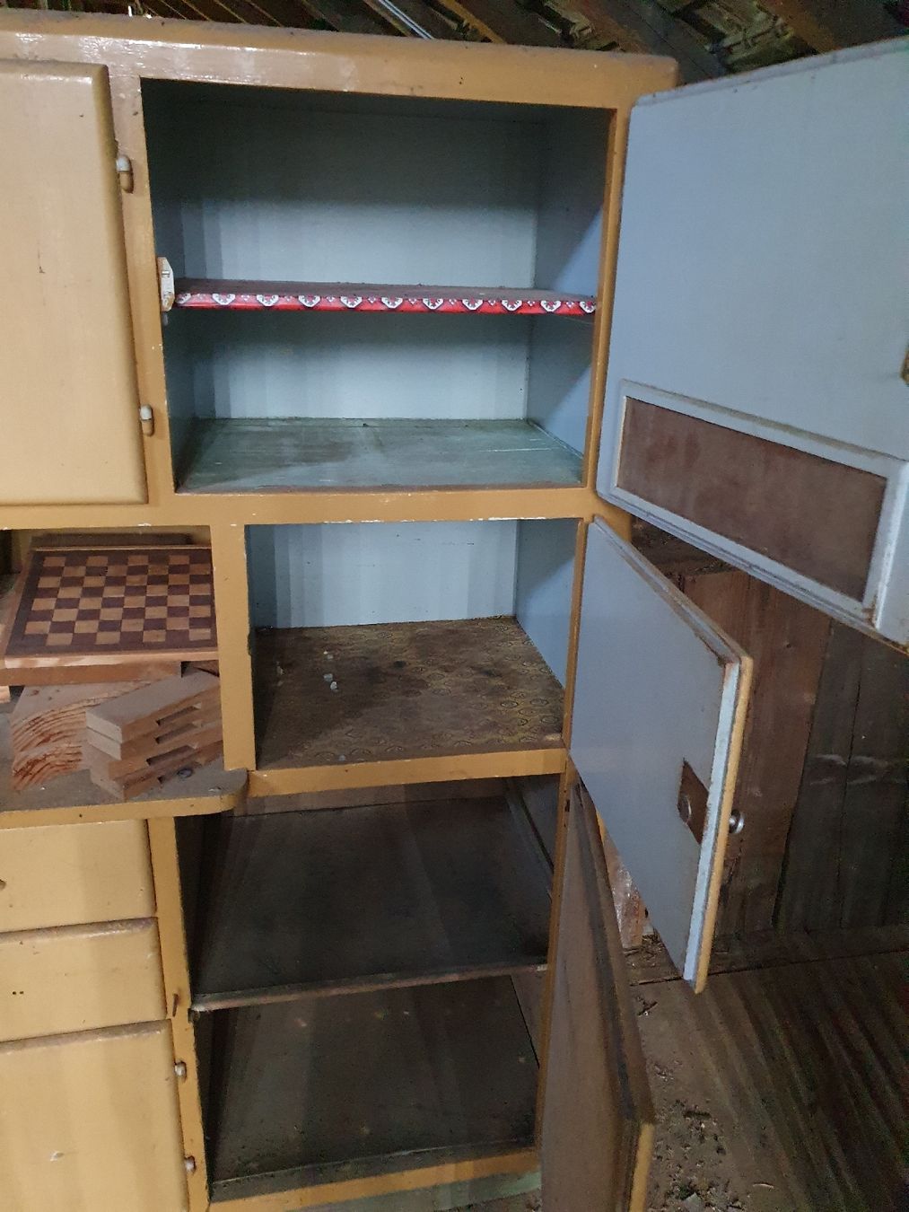Armadi: Schrank – Usato da Grandval venduto da JeroenK 1
