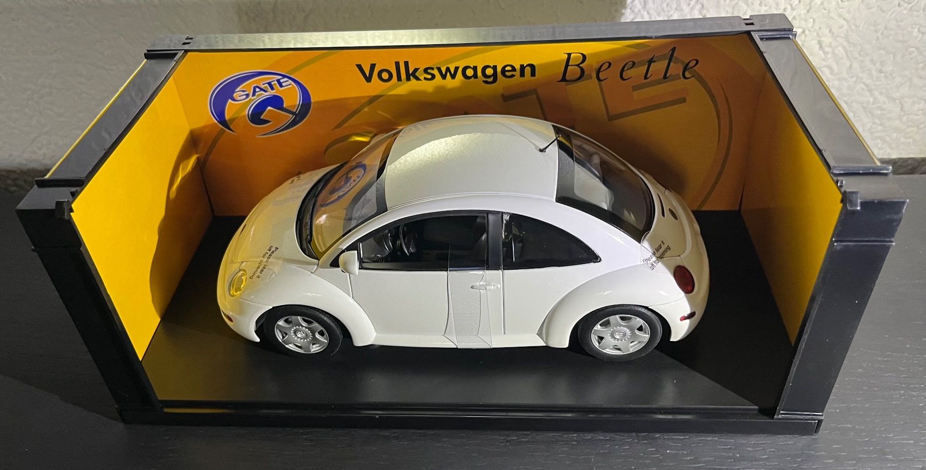 Volkswagen Modellini d'auto: VW New Beetle Coupé '98 1:18 – Usato da St-Cergue venduto da ncu_t267