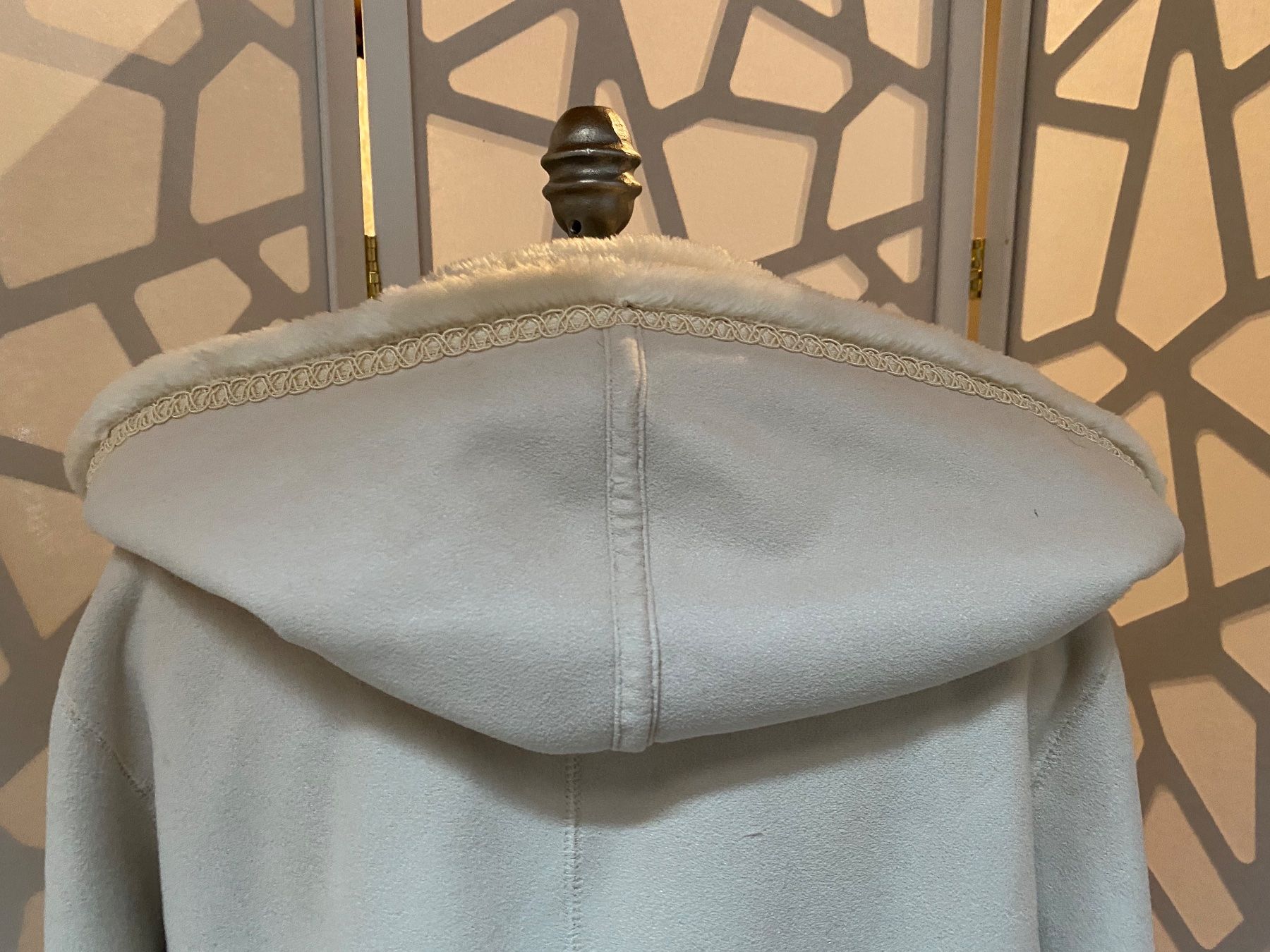 Mäntel: Great hooded off white coat. EUR40 – Neu (gemäss Beschreibung) aus Grund b. Gstaad von PlageNeige 5