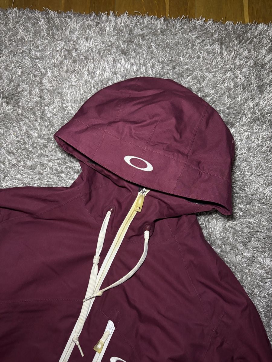 Oakley Vestes: Oakley Ski Jacket Maroon Size M – D'occasion à Brislach par edu_t6pq 2