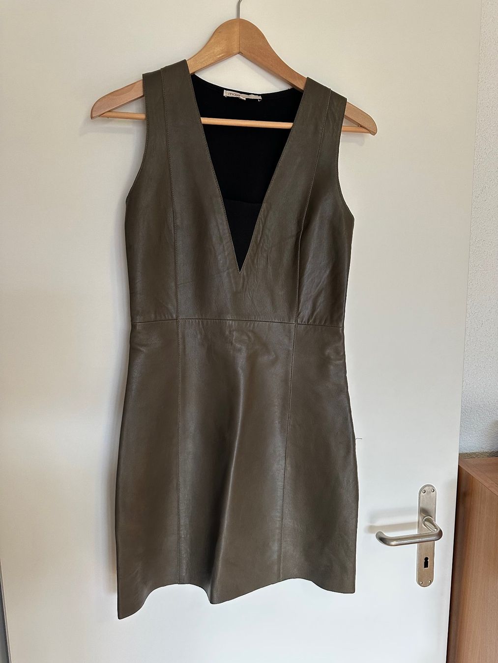 Maje Kleider: Robe en cuir d'agneau Maje – Gebraucht aus Biel/Bienne von cap_krs5