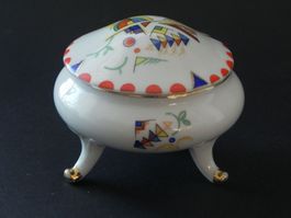 Schöne, alte Dose auf Füssen - Design Art Deco