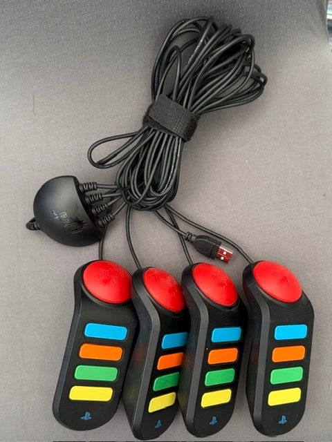 Sistema di controllo: Vier Stück original Buzzer-Controller "Buzz!" für PS2 und -3 – Usato da Lostorf venduto da Nick1258