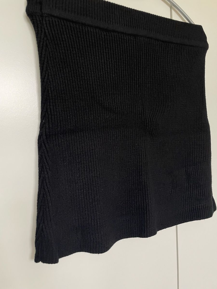Zara Gonne: Schwarzer Strickrock von Zara – Usato da Basel venduto da Robyn20 1