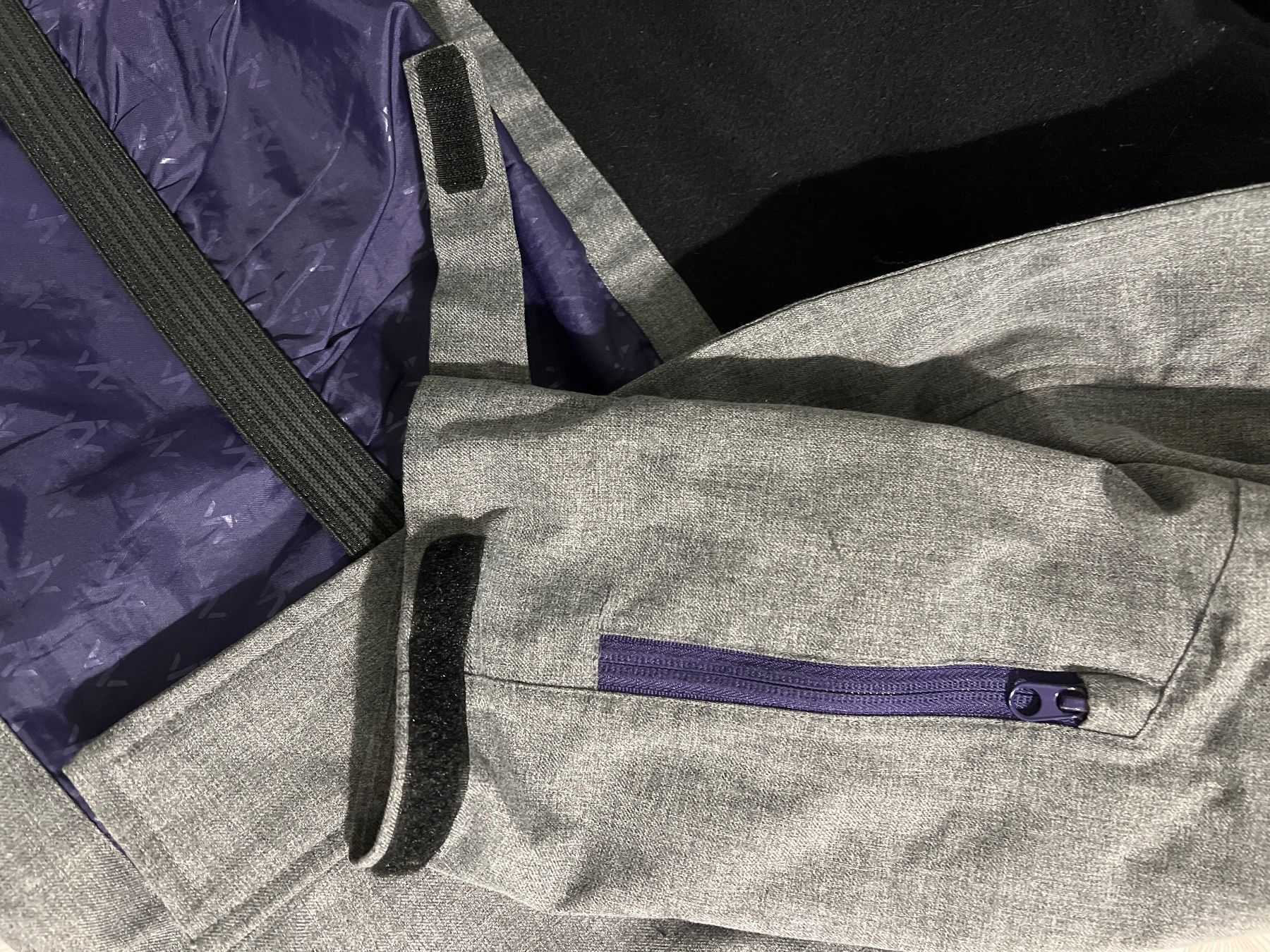 Giacche: Veste de ski avec capuche à moumoute – Usato da Dübendorf venduto da fcbabin 1