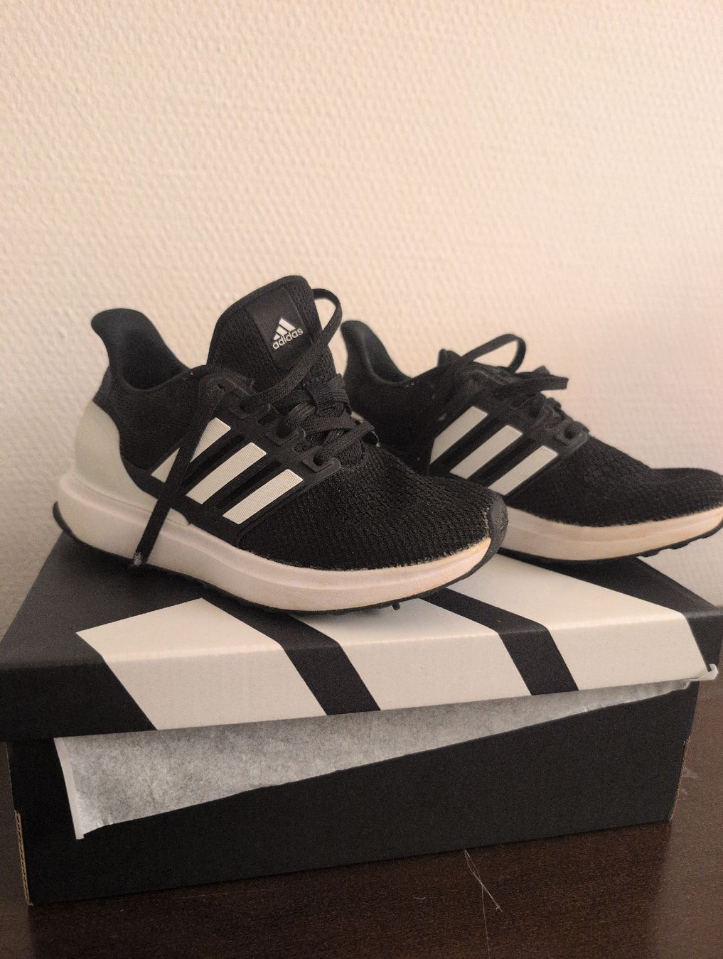 Adidas Scarpe per ragazzi: Adidas Turnschuhe/Sneackers size 32. – Usato da Pfäffikon SZ venduto da mar_q95n