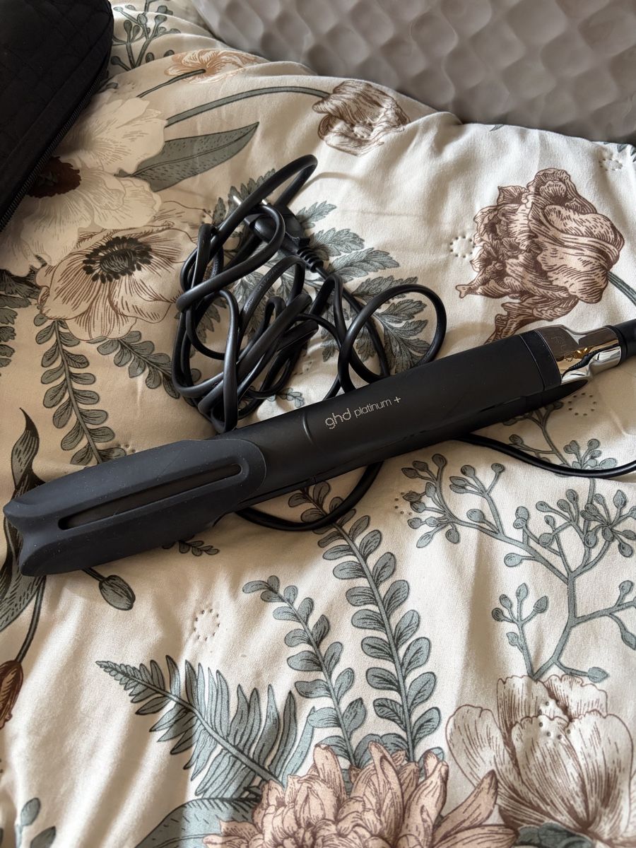 GHD Piastre & Arricciacapelli: GHD Platinium Plus Haarglätter – Usato da Basel venduto da Brunner.T 1