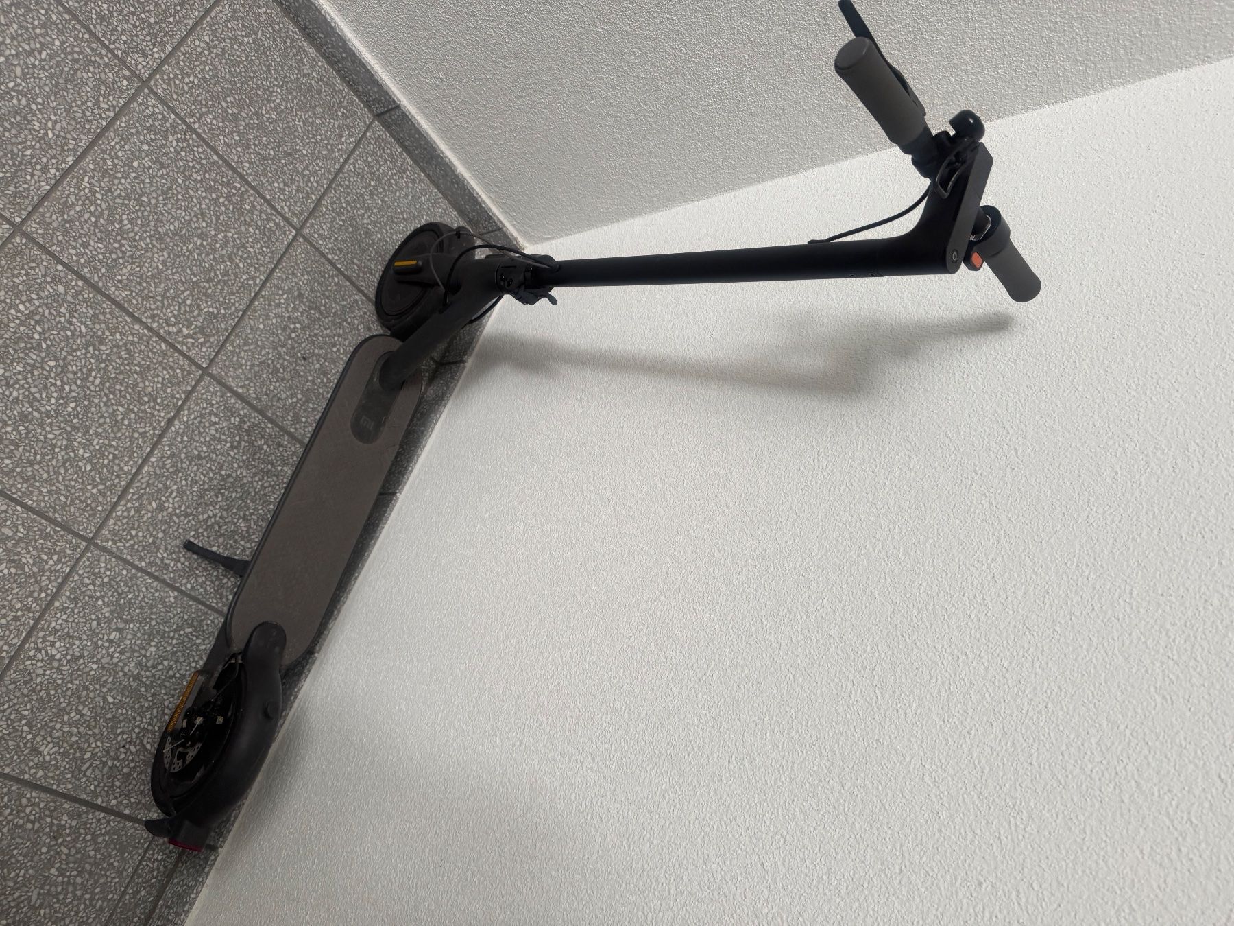 Scooter: xiaomi mi essential scooter – Usato da Hägglingen venduto da deb_zqb9