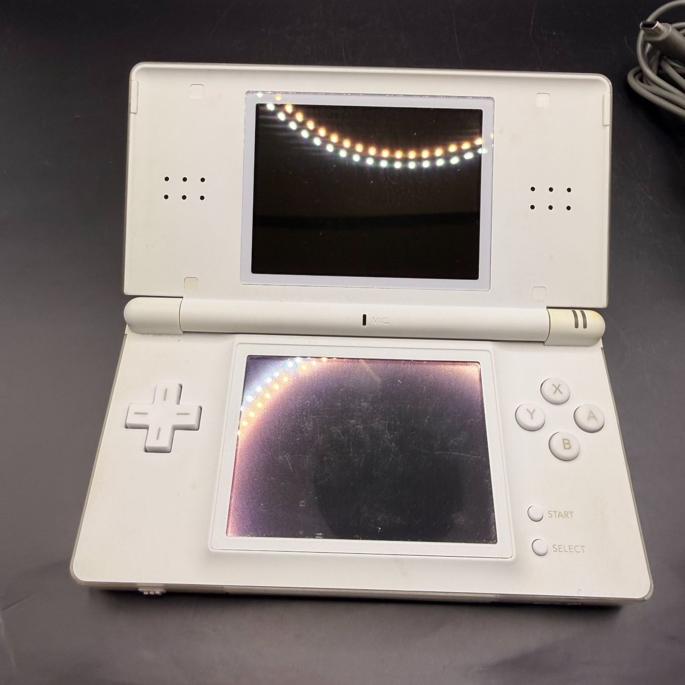 Nintendo Console: Nintendo DS Lite Weiss mit Ladegerät – Usato da Düdingen venduto da Nerdworld 8