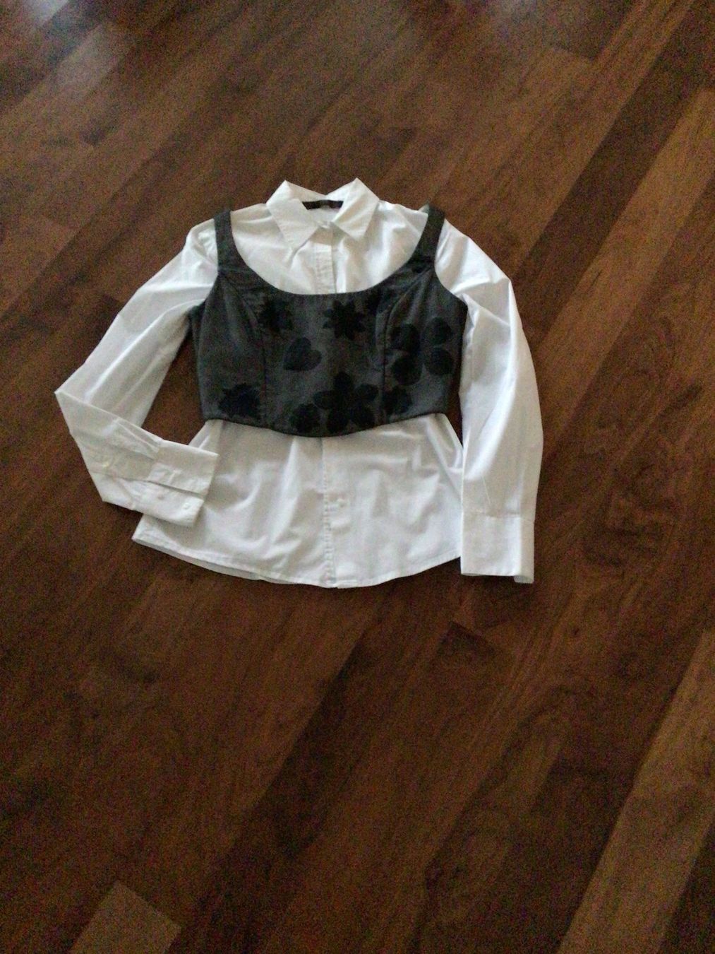 Moschino Top: Oberteil Moschino. Elegant – Usato da Zürich venduto da ElarmariodeRuth 9