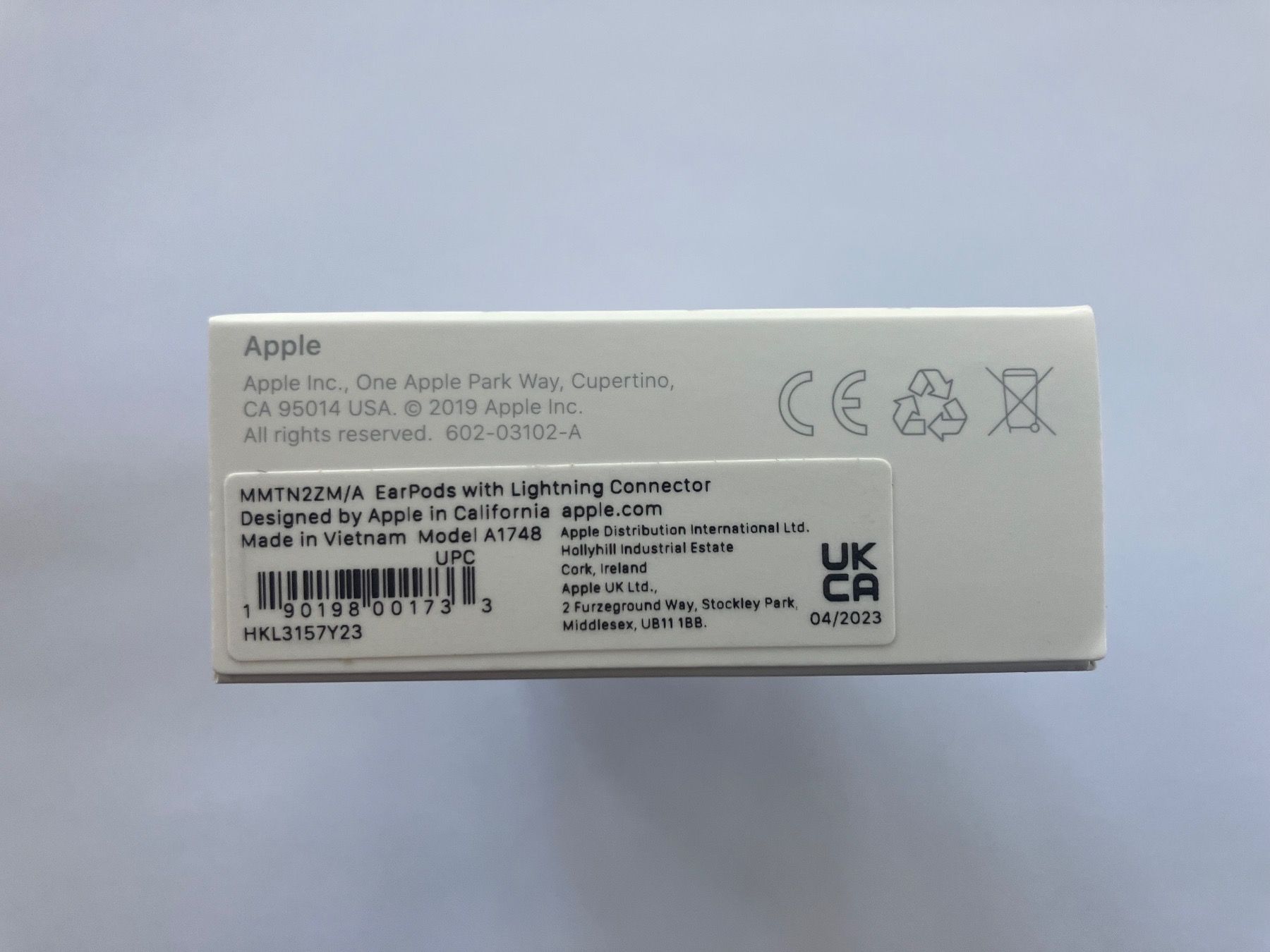 Apple Kopfhörer: Apple EarPods Lightning Connector – Neu und originalverpackt aus Riehen von  4
