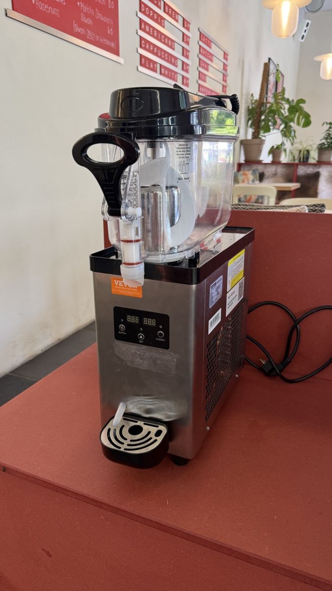 Elettrodomestici da cucina: Slusheis Maschine / Slushie Gastro – Usato da Ittigen venduto da liapatriciia