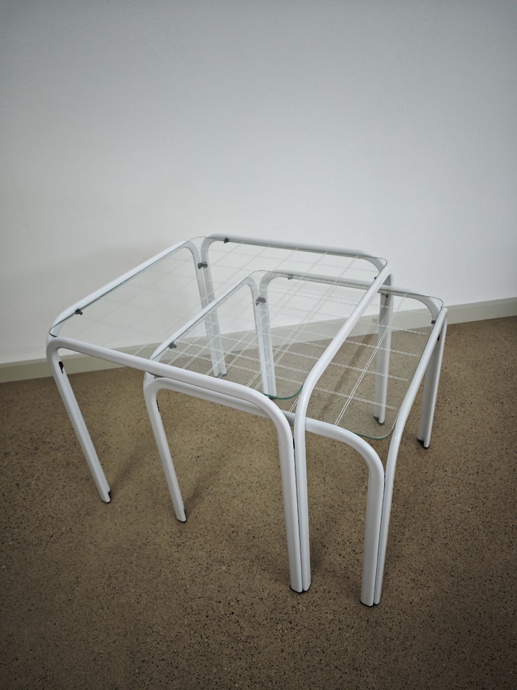 Tische: Vintage Nesting Coffee tables, white – Gebraucht aus Gattikon von ninuska13