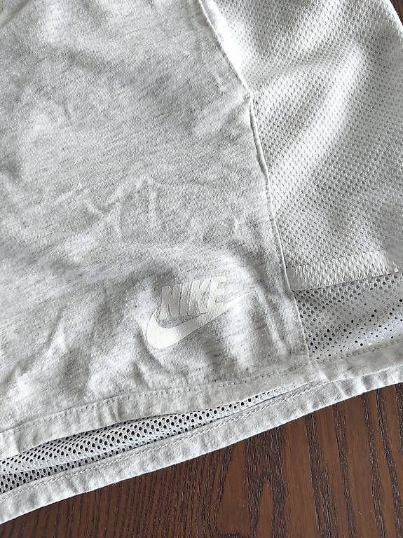 Nike Pantaloni: Short de sport Nike taille S – Usato da Morges venduto da L_6688 1