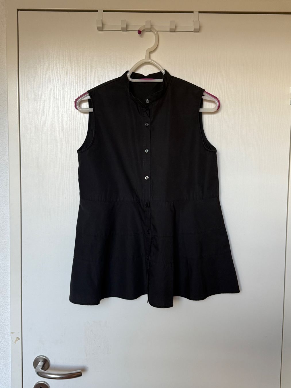 Top: Sommerliches, elegantes, ärmelloses Top, Schwarz – Usato da Birmensdorf ZH venduto da T_Richard 1