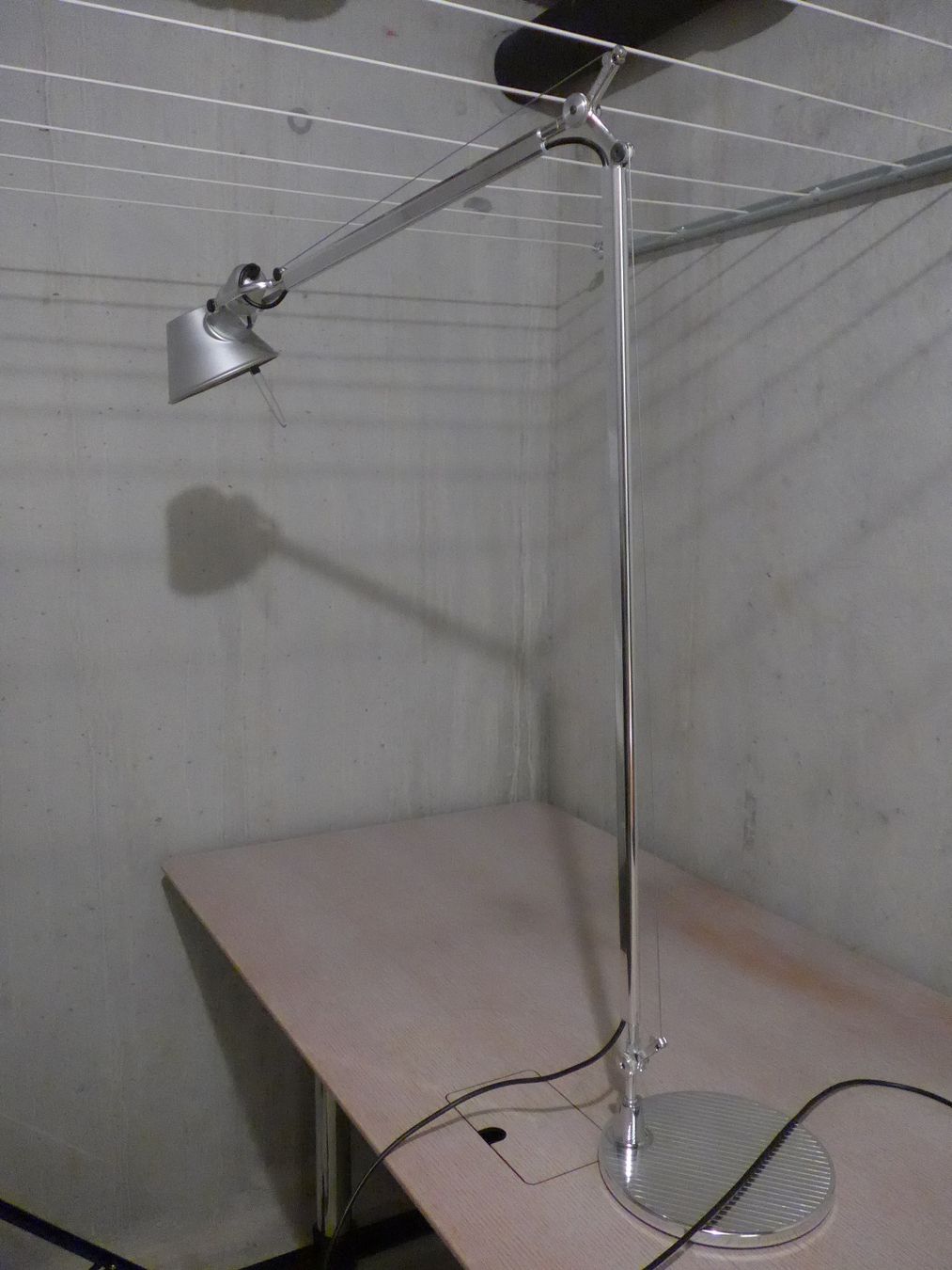 Artemide Lampade: Artimide Tolomeo Stehleuchte – Usato da olten venduto da Matterhorn580