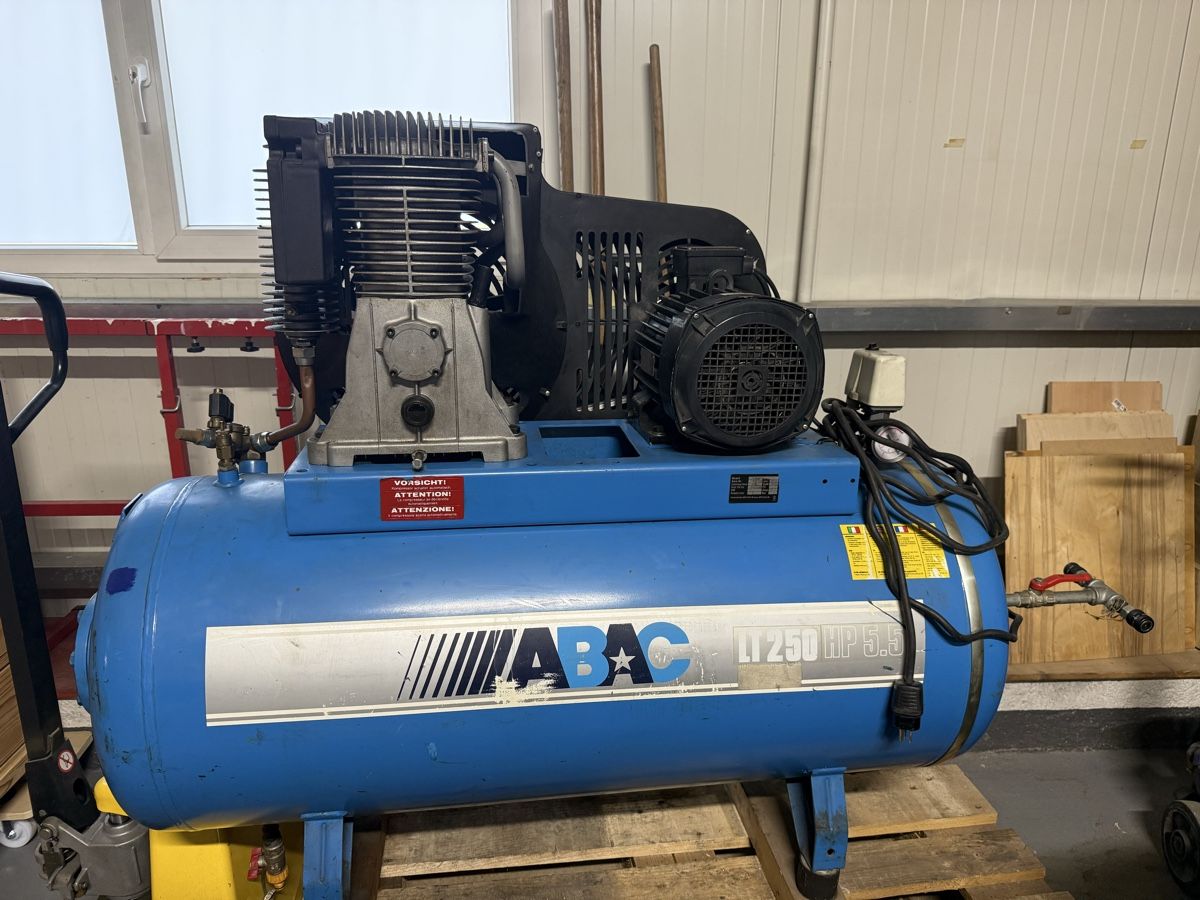Abac Kompressoren: Kompressor ABAC LT 250 HP5.5 – Gebraucht aus Bettlach von mehr86