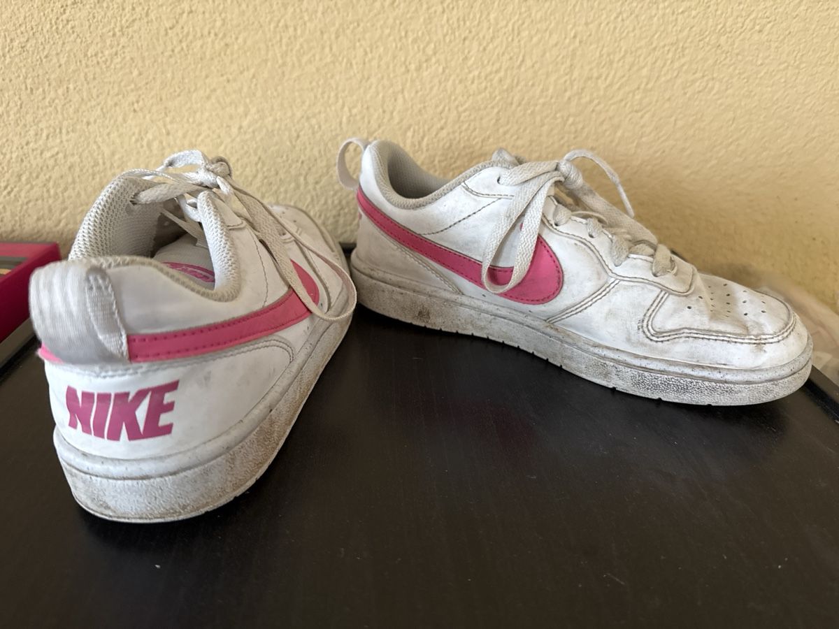 Chaussures filles: Nike Grösse 36 – D'occasion à Buttikon SZ par Kellerabteil 2
