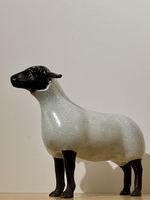 Scultura in lega “pecora curiosa”