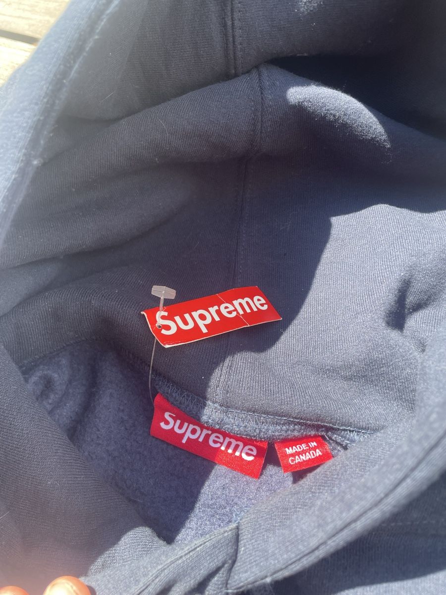 Pulls & Sweat-shirts: Supreme hoodie – Neuf avec emballage d'origine à Küsnacht ZH par vonB_2025 2