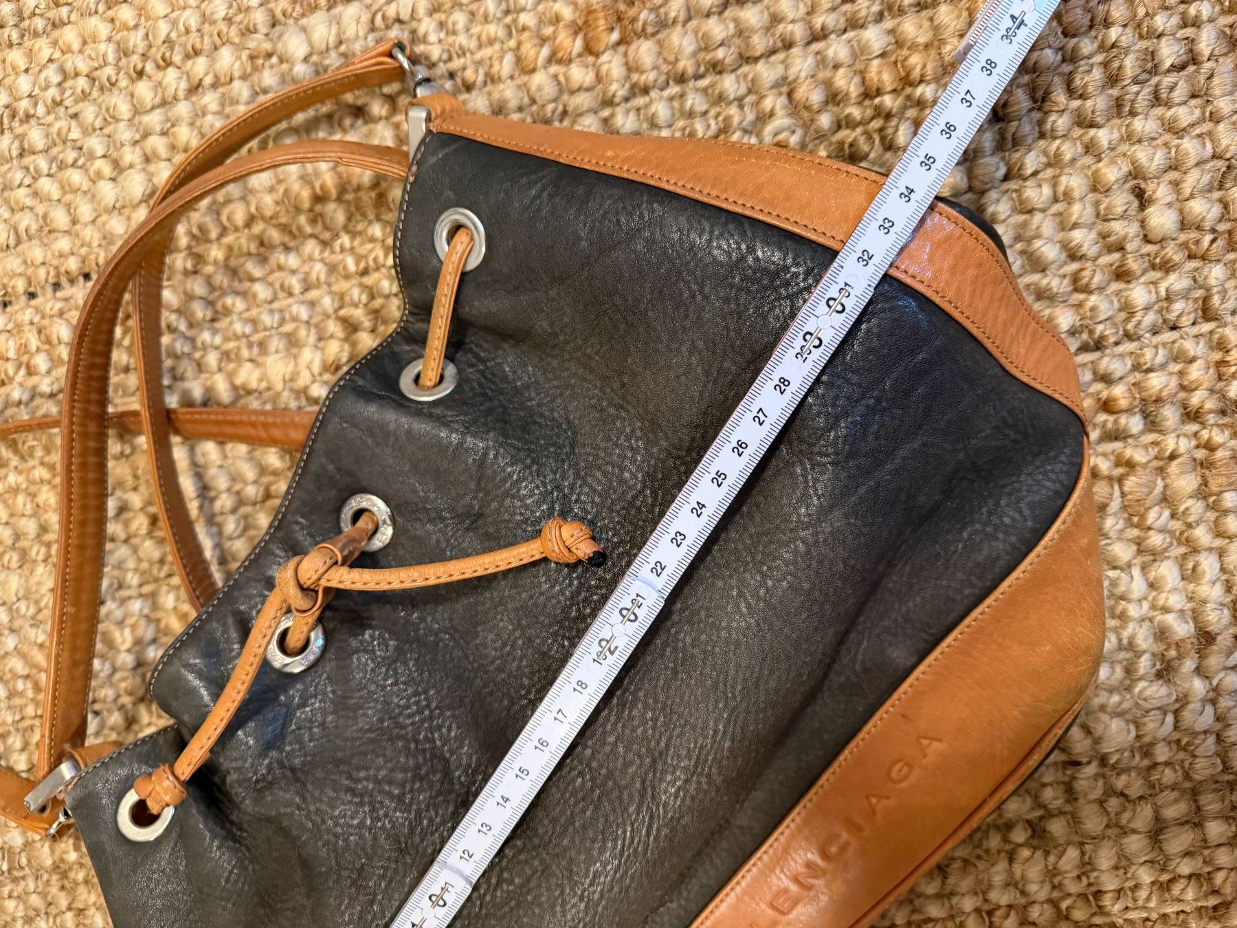 Balenciaga Sacs femmes: Vintage Balenciaga Bucket Bag – D'occasion à Arosa par MissGipsy 5