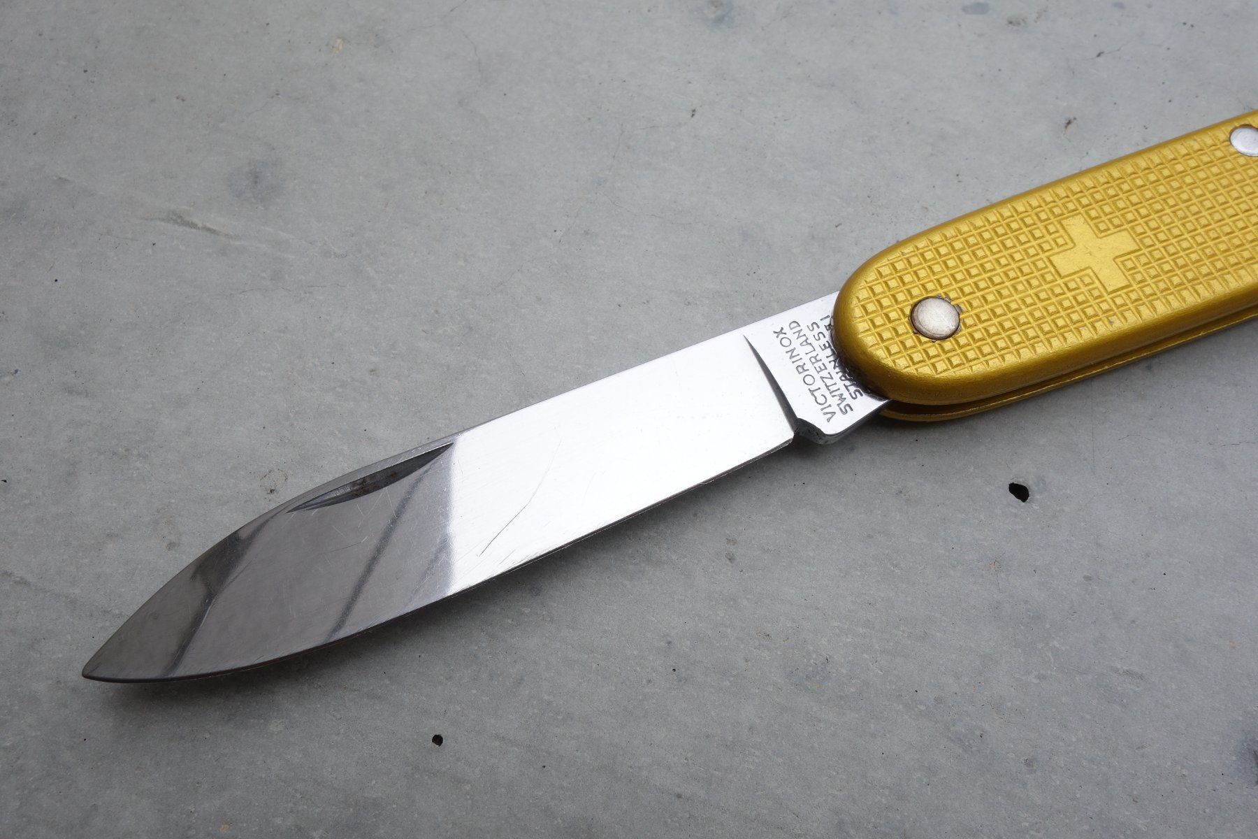 Victorinox Coltelli tascabile: Victorinox Alox Old Cross gold – Usato da St. Gallen venduto da 8201 3