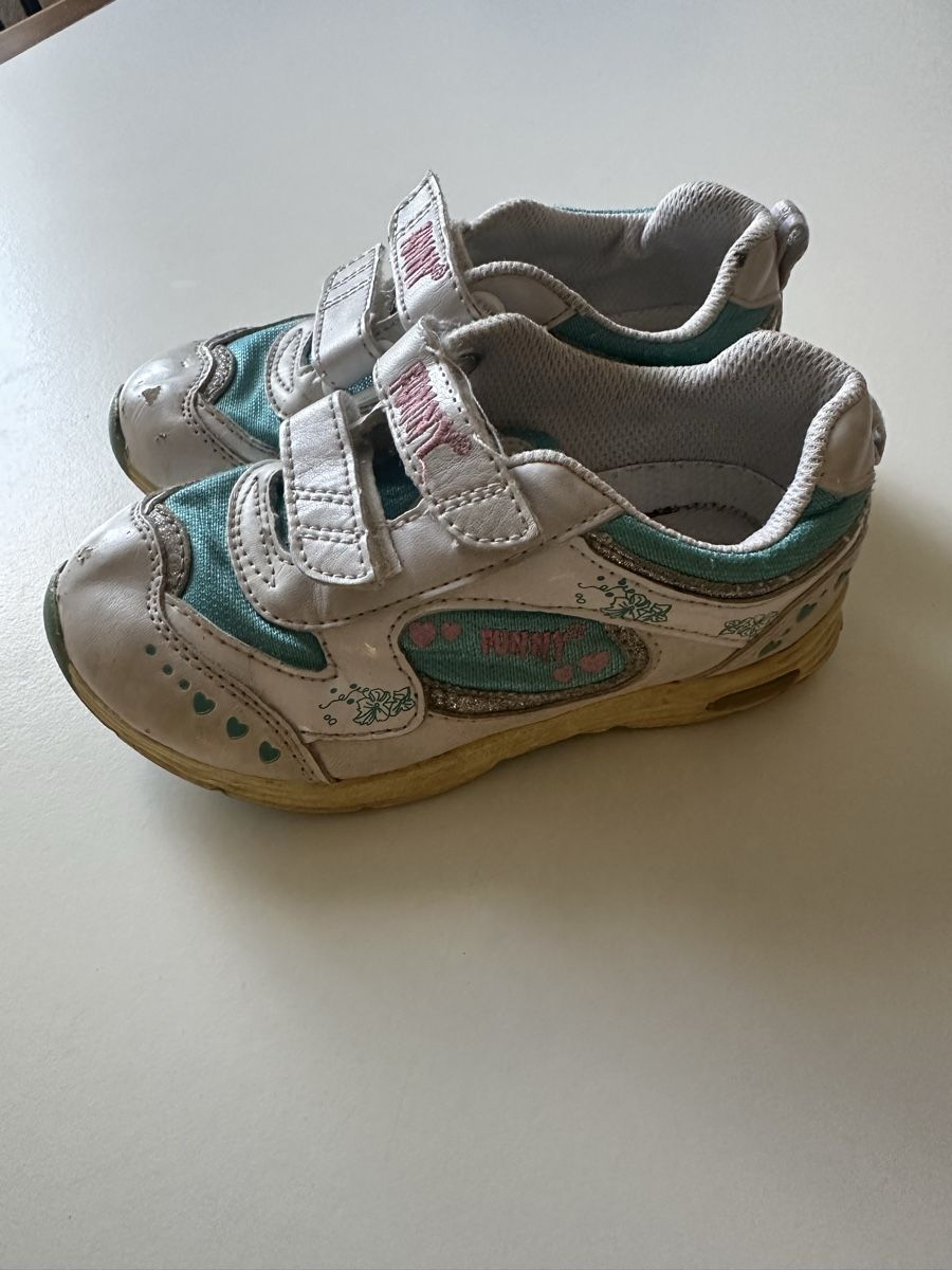 Schuhe für Mädchen: Turnschuhe Gr. 28 – Gebraucht aus Uetendorf von Gar_9pvy