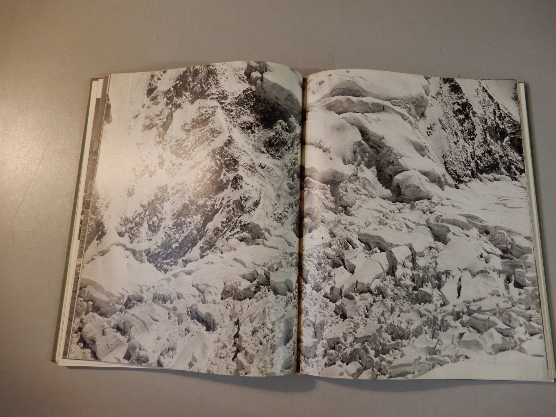 Libri: Everest - Ein Bildbericht der Schweizer Stiftung, Top! – Usato da Erstfeld venduto da Mario_boe0 6