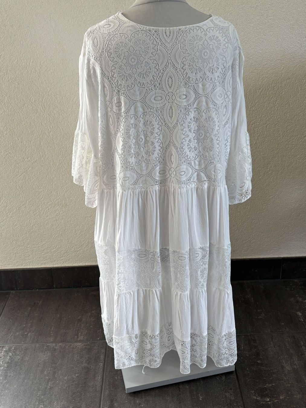 Vestiti: Robe de plage, blanche, taille unique,excellent état – Usato da Bassecourt venduto da keenfind 2