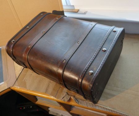 1x Koffer (Aufbewahrung) Holz gebeizt