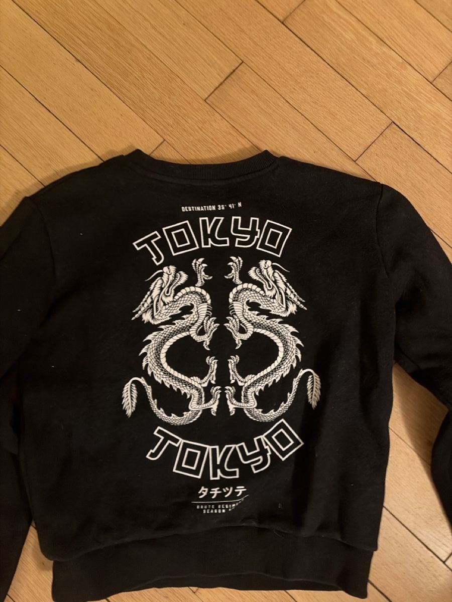 Maglioni & Felpe: Schwarzer Yeet Tokyo-Print-Pullover, Gr 152/12 – Usato da Oberentfelden venduto da Elifant