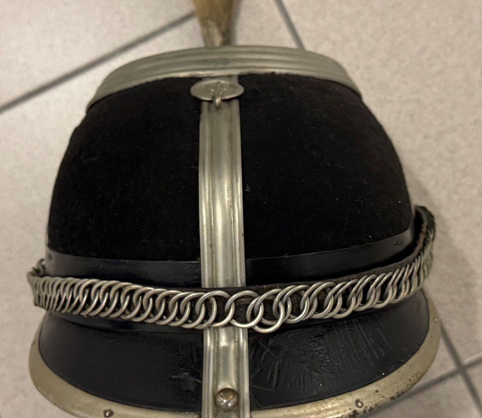 Schweizer Armee Uniformi & Effetti personali: Original Schweizer Dragonerhelm Kavallerie M1918 – Usato da Bremgarten AG venduto da Schussi 5