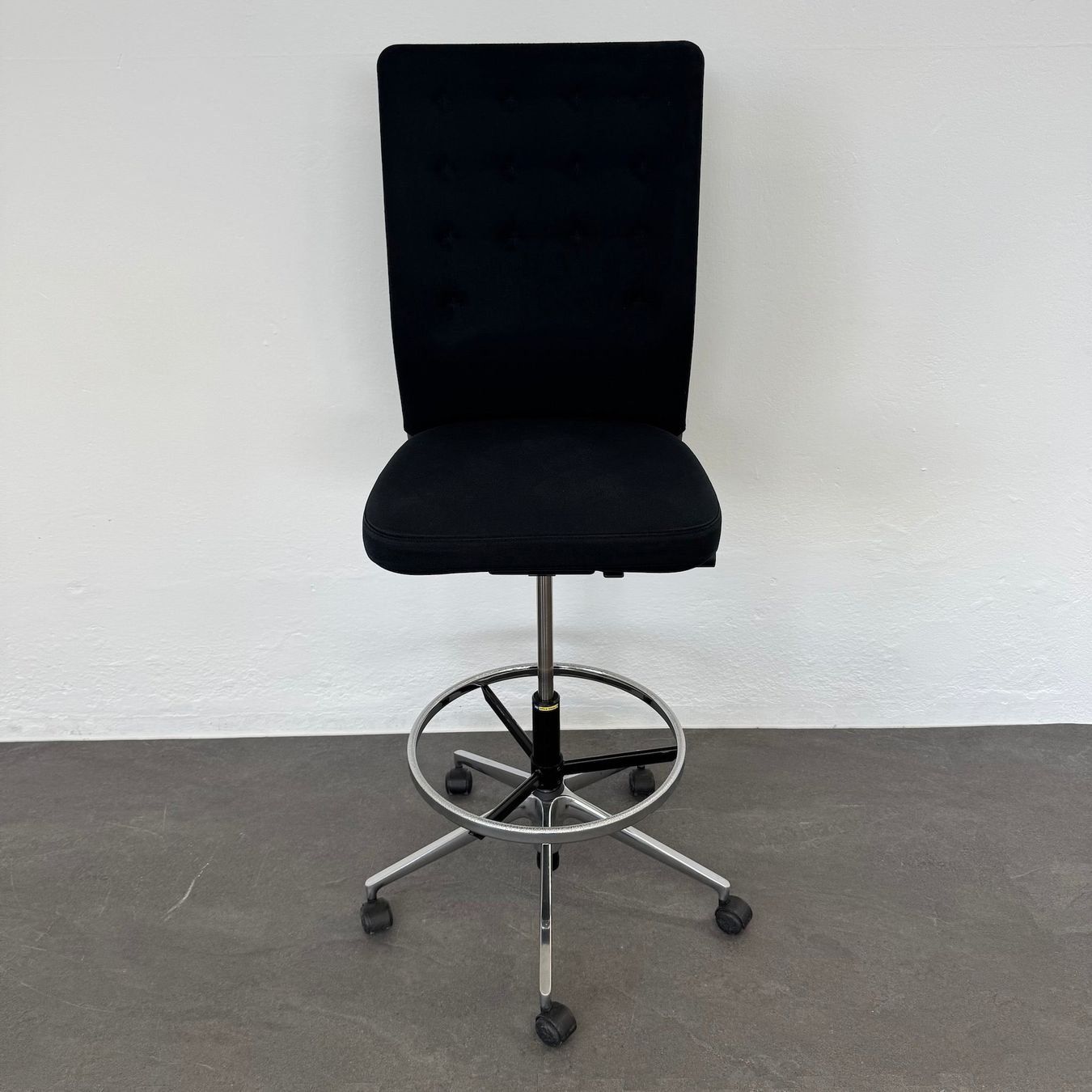 Sedie: Vitra ID Trim Counter Drehstuhl – Usato da Schönenwerd venduto da mcofficeshop
