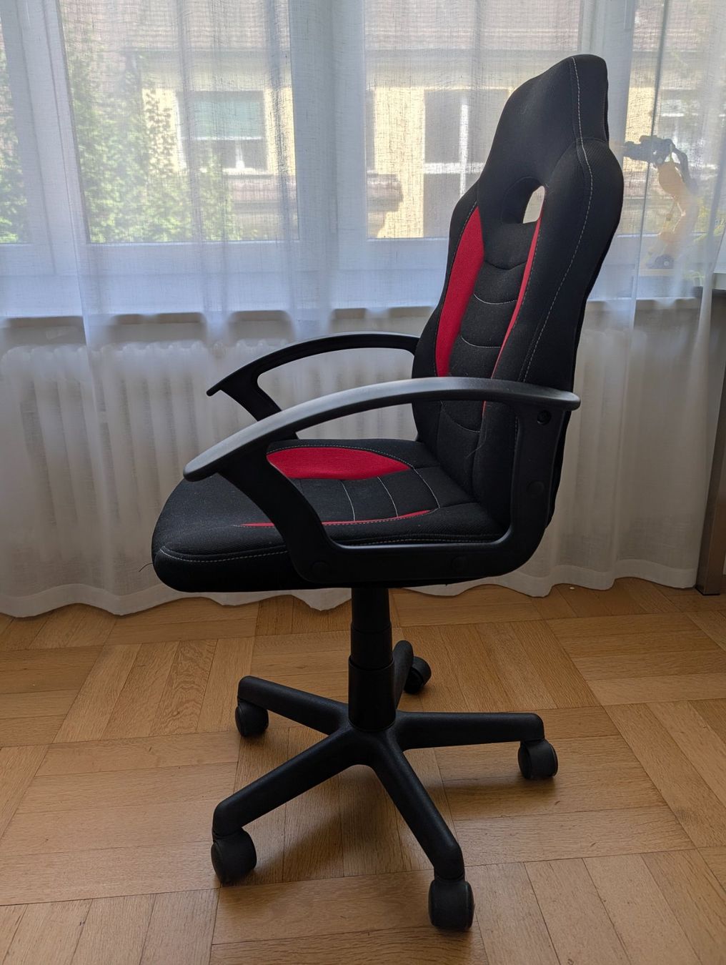 Chaises: Bürostuhl Kind Schwarz Rot – D'occasion à Zürich par rkuenzle 1
