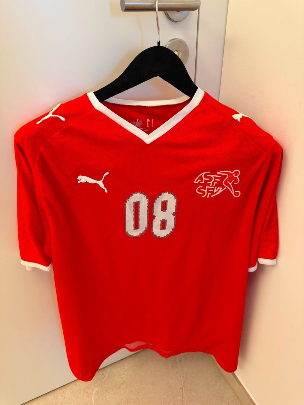 Puma Canottiere & Pantaloni: Originales Schweizer Nationalmannschaftstrikot 2008, Size L – Usato da Wilen b. Wollerau venduto da ccgold