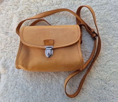 Lässige kleine Ledertasche in Naturleder