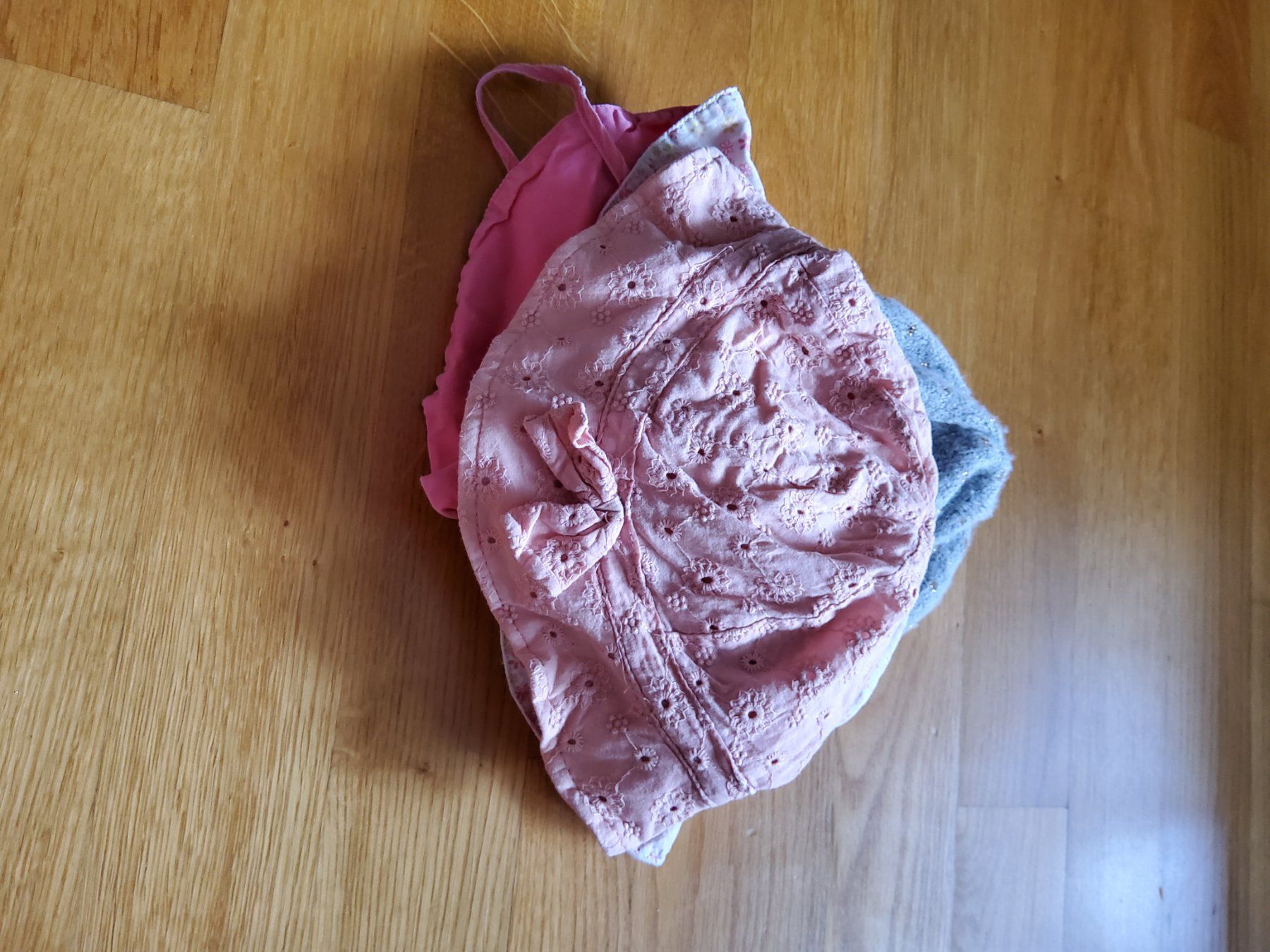 Altro abbigliamento per bambino: 3 Hütte grösse 51 – Nuovo (secondo la descrizione) da Frick venduto da Spain_3 1