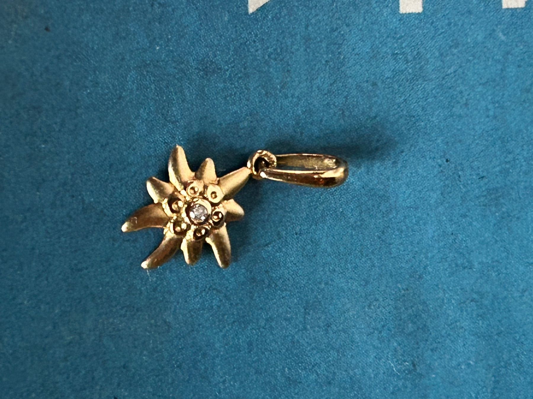 Ciondoli: Anhänger Edelweiss 18 K gold – Usato da Laufen venduto da Bellavitaboom 4