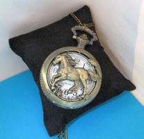 Taschenuhr Umhängeuhr Pferdemotiv und Kette aus Bronze