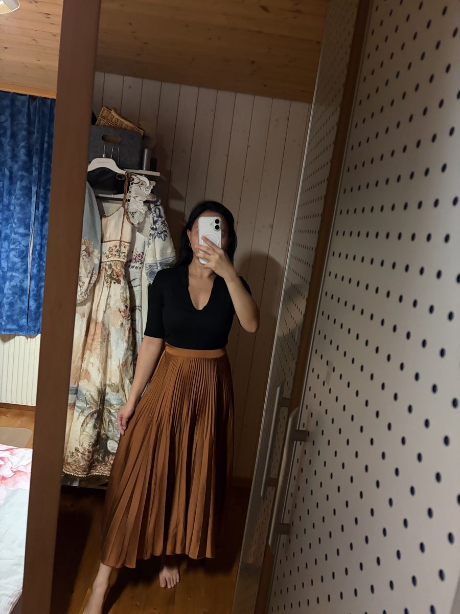 Robes: Reiss Elegant Midi Skirt – D'occasion à St.Josefen par lop_lh8d 8