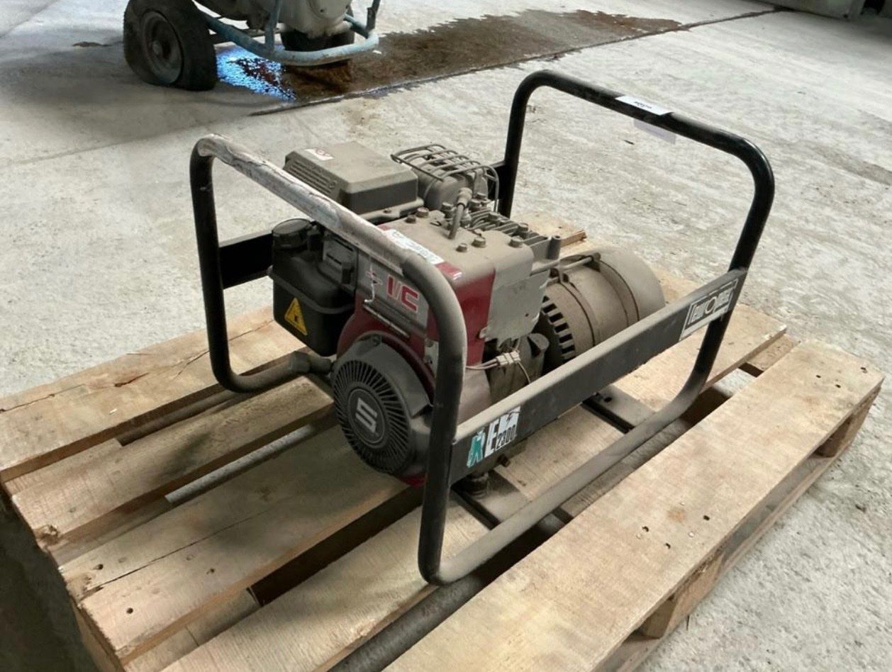 Stromgeneratoren: L‘Europ E2300 Generator – Gebraucht aus Egg b. Zürich von SwissTradingAgency 2
