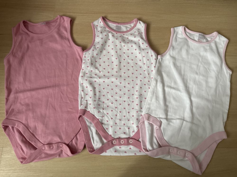 Next Kleiderpakete & -sets: 3x Bodys von Next Gr. 98 – Gebraucht aus Rotkreuz von Bikiii87
