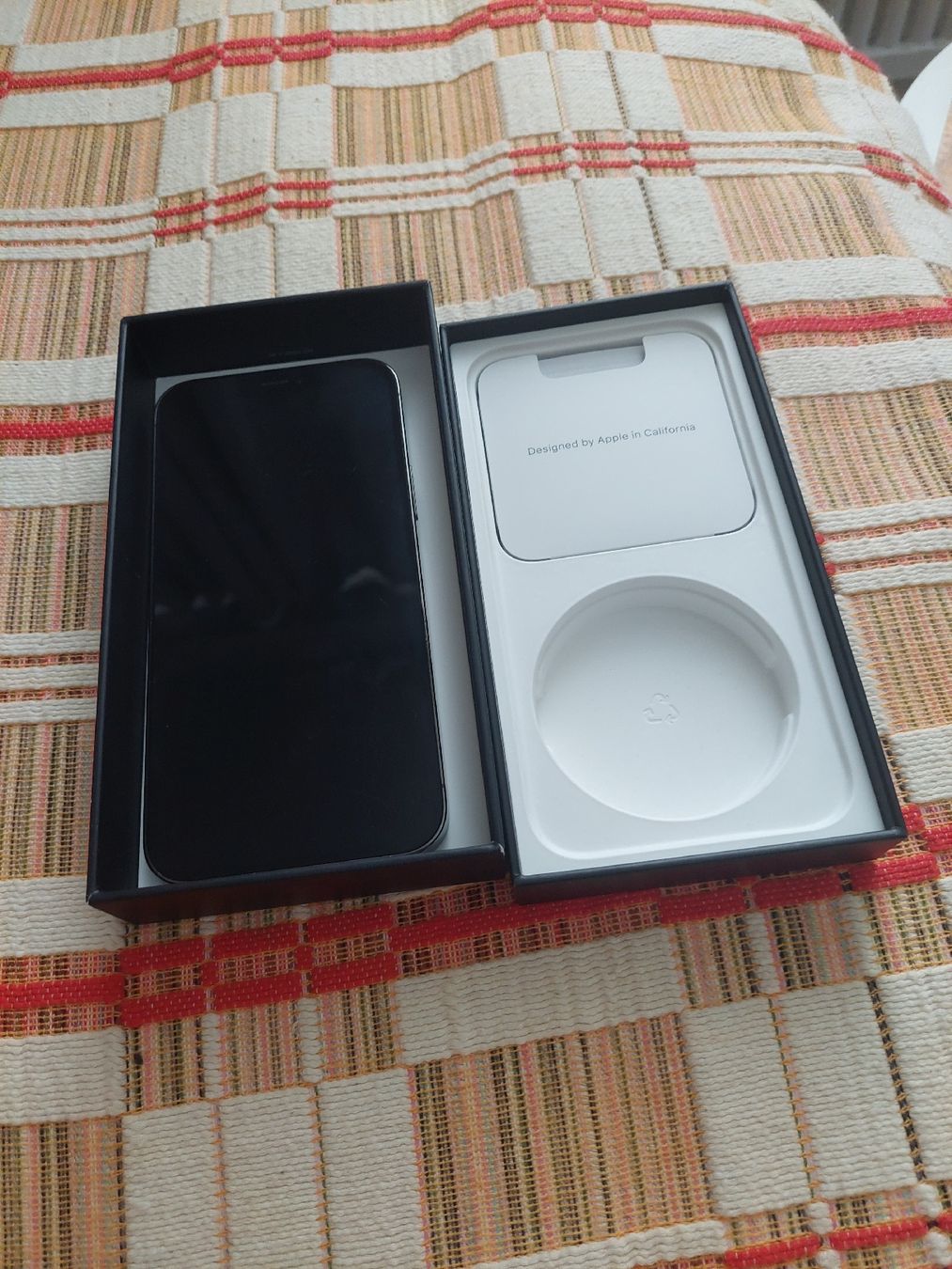 Apple Portables: Apple iPhone 12 Pro Max Graphit 256 GB guter Zustand – D'occasion à Luzern par M.Ai 3