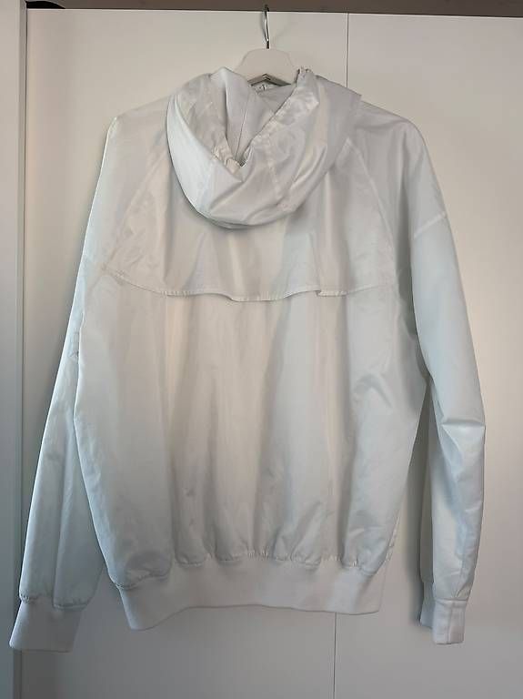 Vestes: NIKE WINDBREAKER MIT KAPUZE – D'occasion à Niederhelfenschwil par Mileko 1