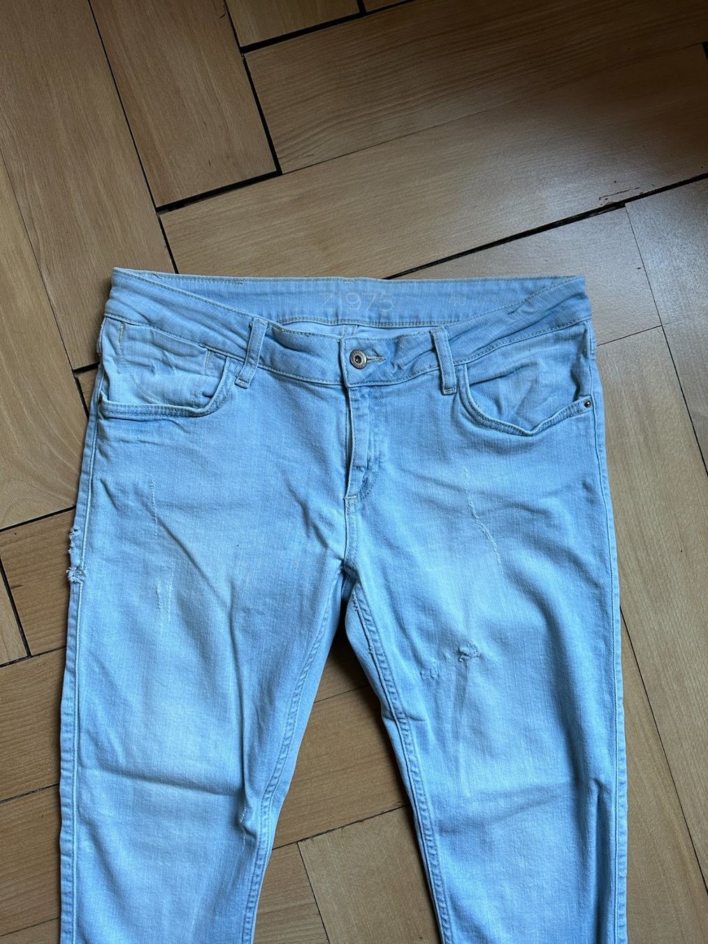 Zara Jeans: ZARA - Jeans hellblau 42 – Usato da Zürich venduto da Diazaio 1