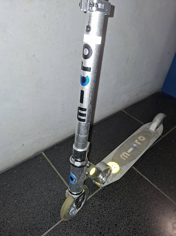 Kickboard: Micro Scooter Silber – Usato da Zug venduto da A9A 3