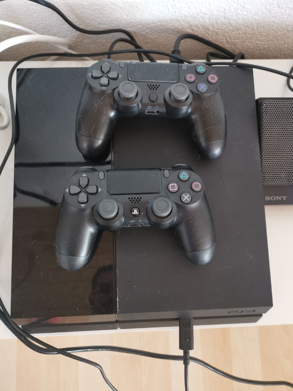 Sony Consoles: PS4 – D'occasion à Herzogenbuchsee par rog_s6gq 1