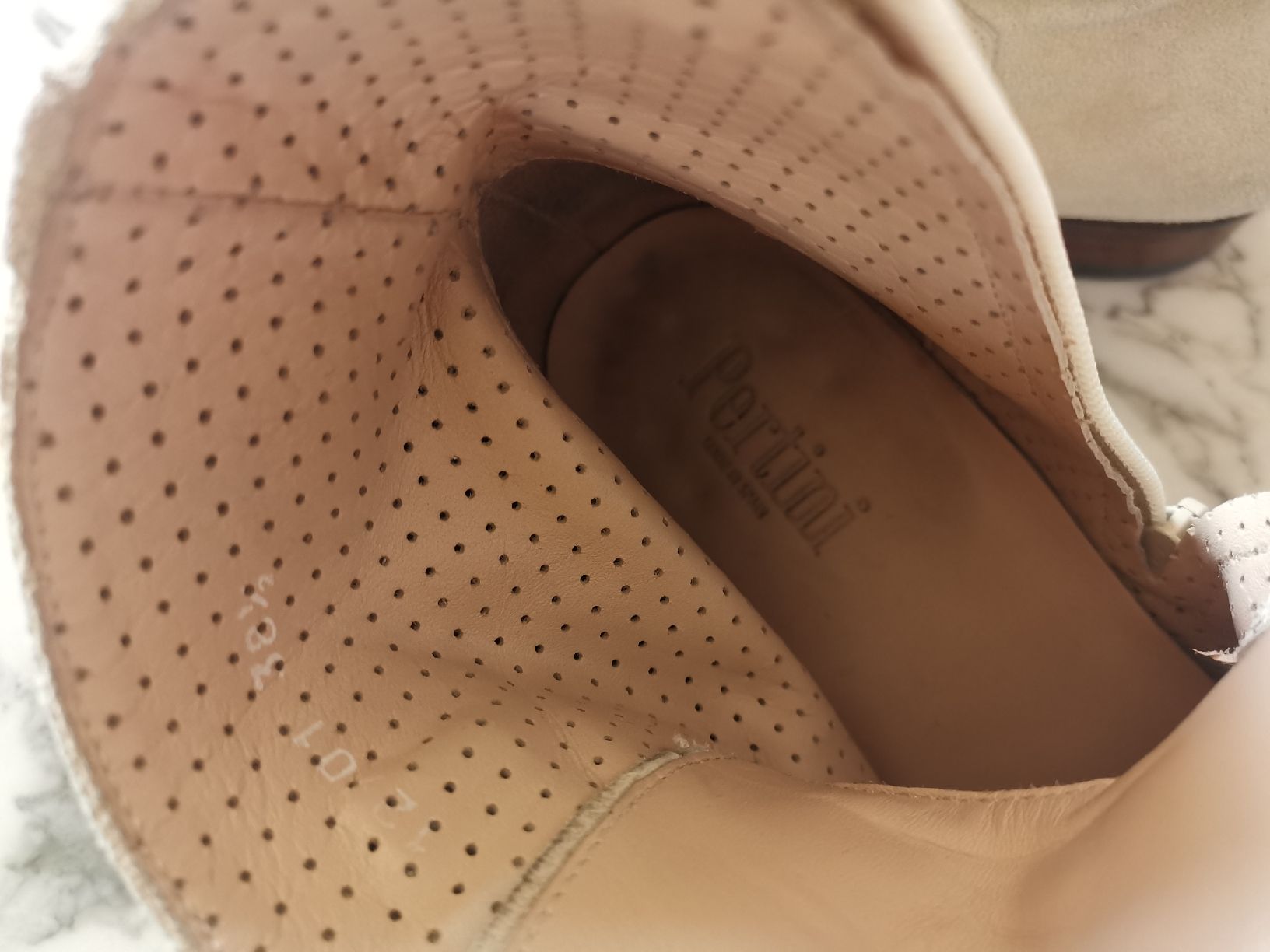 Scarpe da donna: Pertini Leder Stiefelette, Schnallen, Nieten – Usato da Uerikon venduto da pink_flamingo 4
