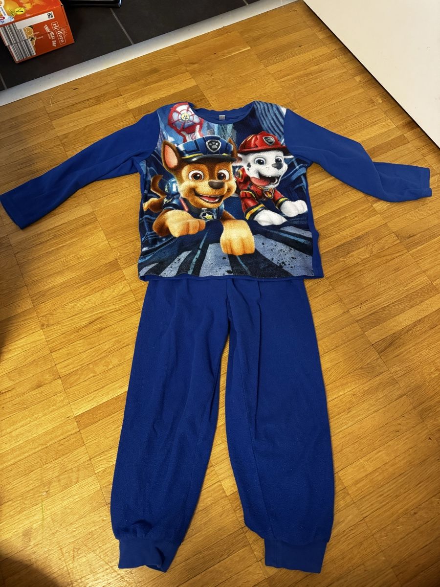 Pyjamas & Ähnliches: Pyjamas und Thermounterwäsche – Gebraucht aus Bätterkinden von car_c9dt 4