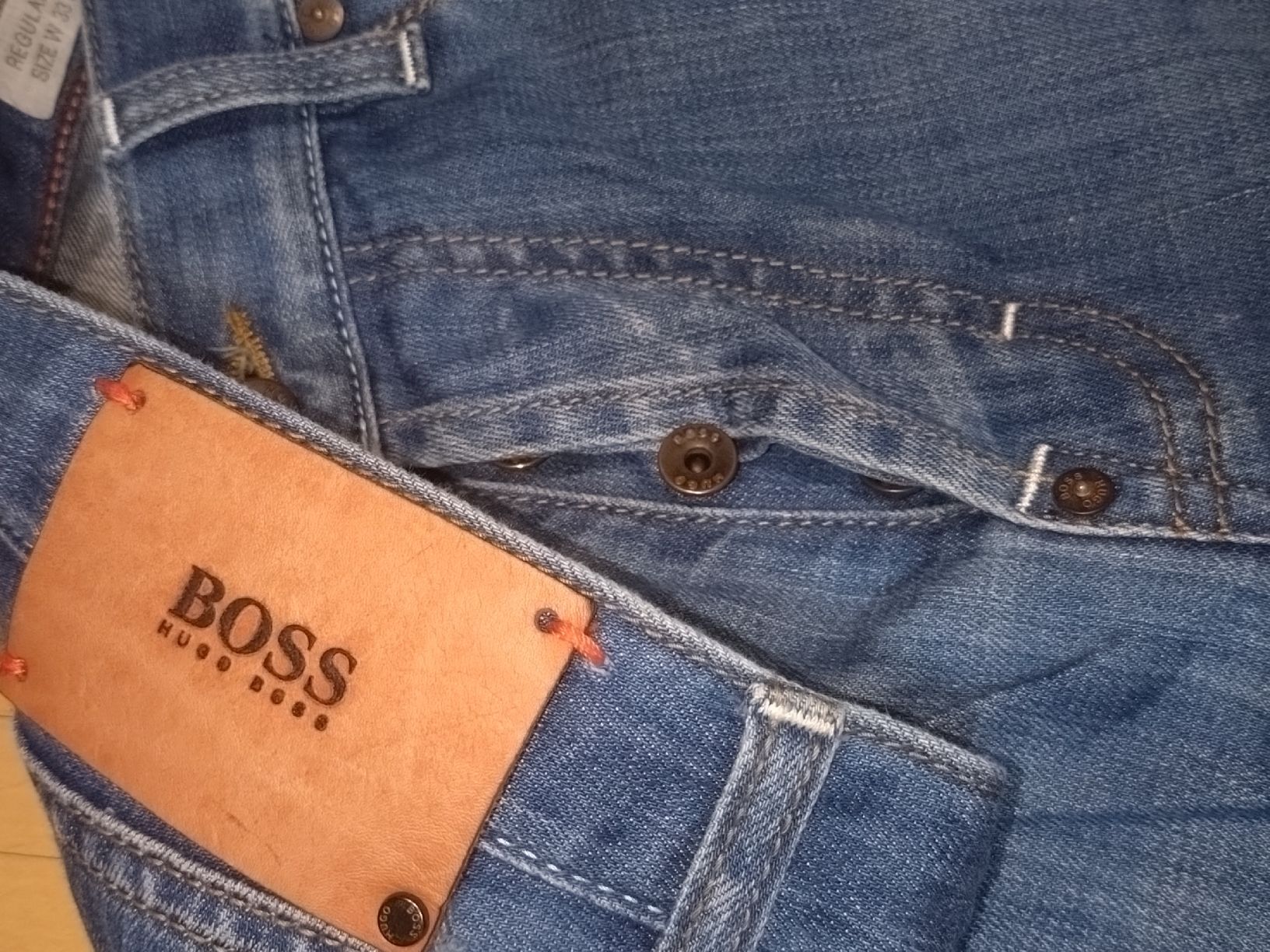 Hugo Boss Jeans: Jean Hugo Boss, taille 33/34, TBE – Usato da Farvagny-le-Grand venduto da LaCaverne 1